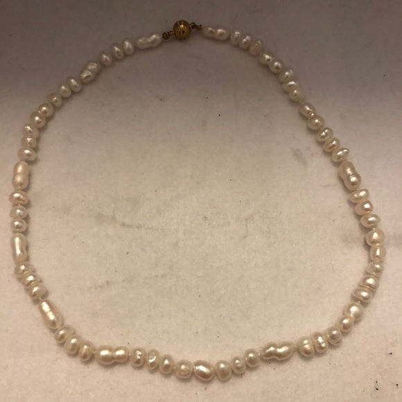 Freshwater Pearl Necklace 18.5” long - Picture 2 of 2